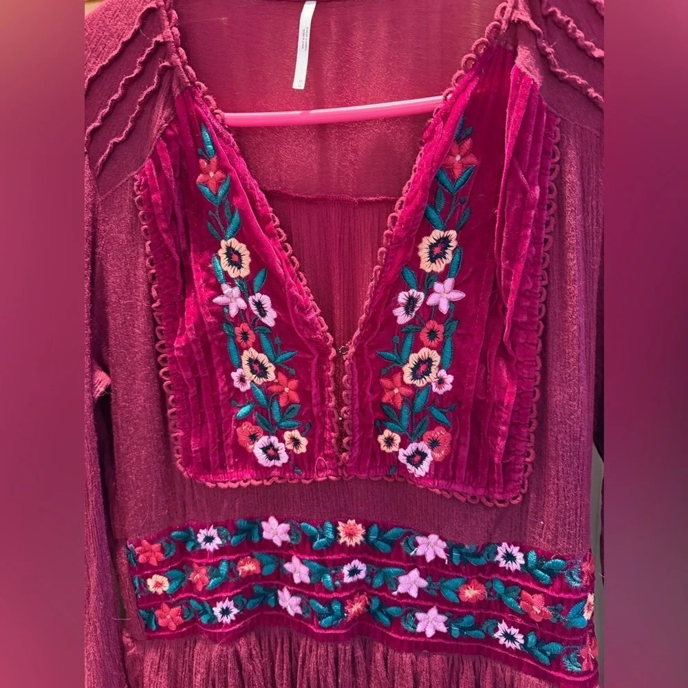 Free People Flora midi dress with velvet and embroidery Size M Boho Valentine’s🩷